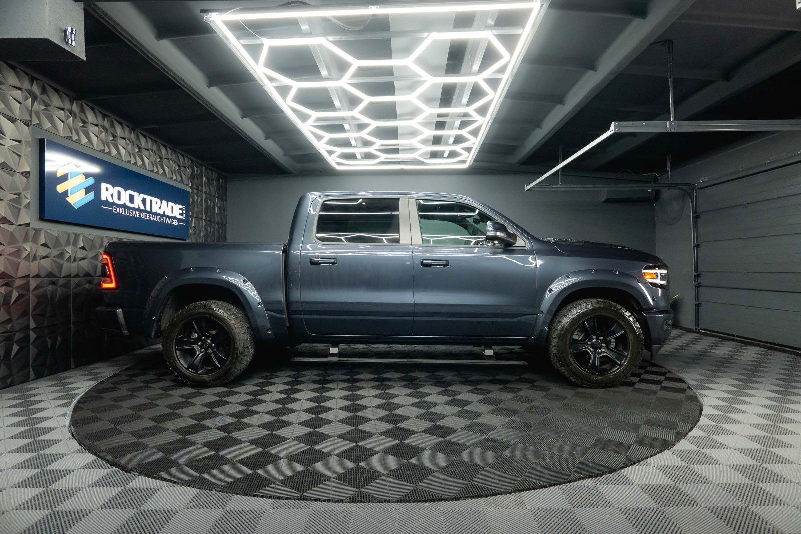 Fahrzeugabbildung Dodge RAM 5.7 V8 HEMI 4x4 OFFROAD Night Limited 19%