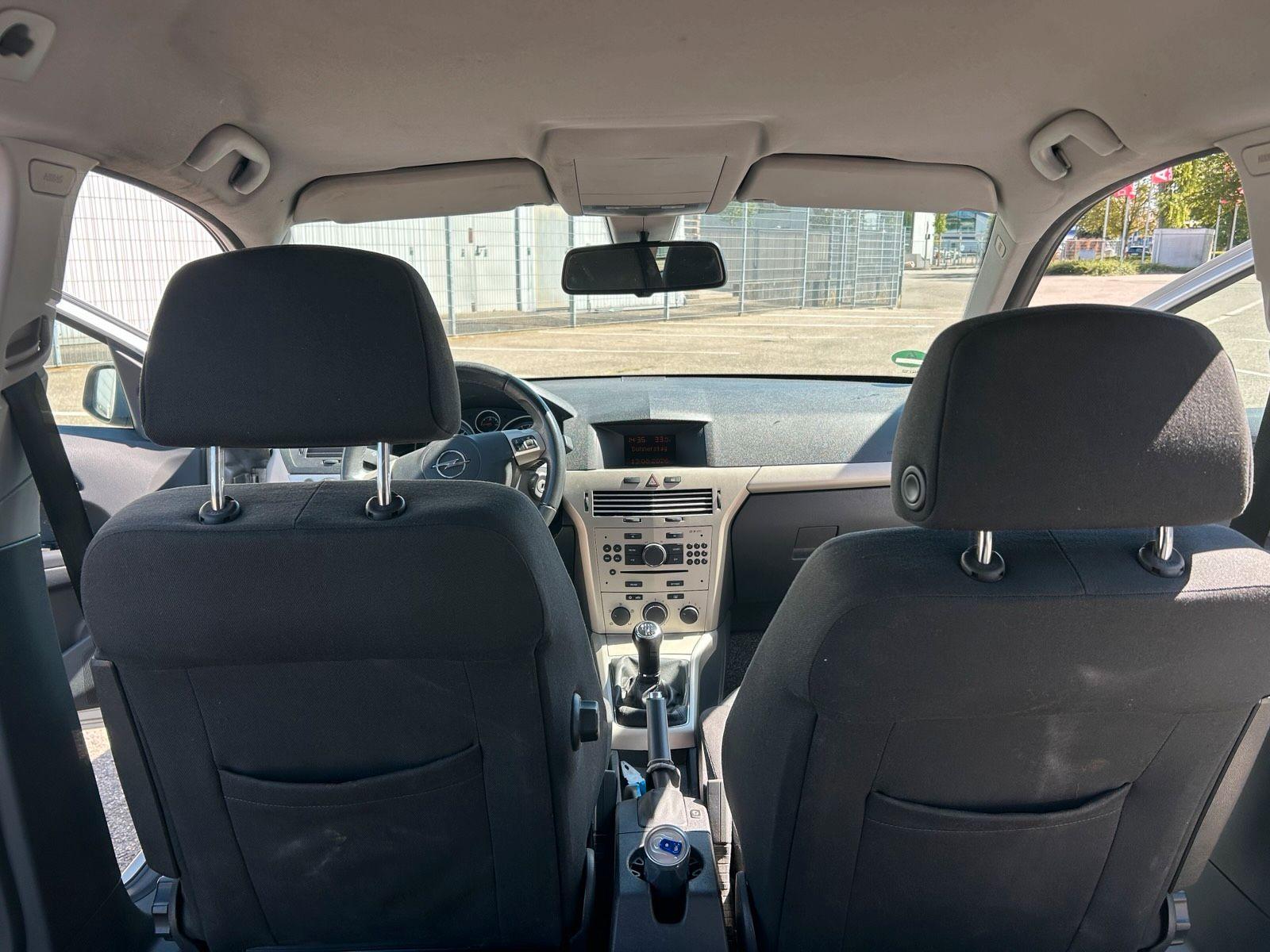 Opel Astra 2008 — photo 12