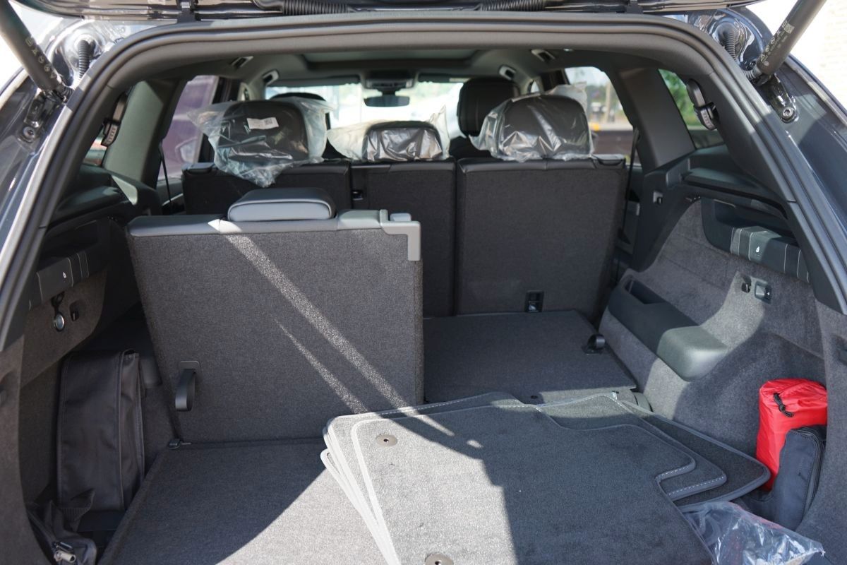 Fahrzeugabbildung Volkswagen Tayron 2.0 TDI 4Motion R-Line*Pano*Head Up*Ahk
