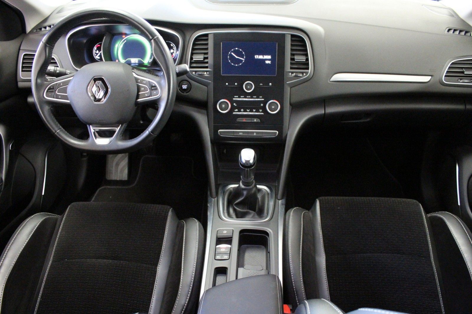 Fahrzeugabbildung Renault Megane ENERGY TCe 130 Intens/*Winterräder