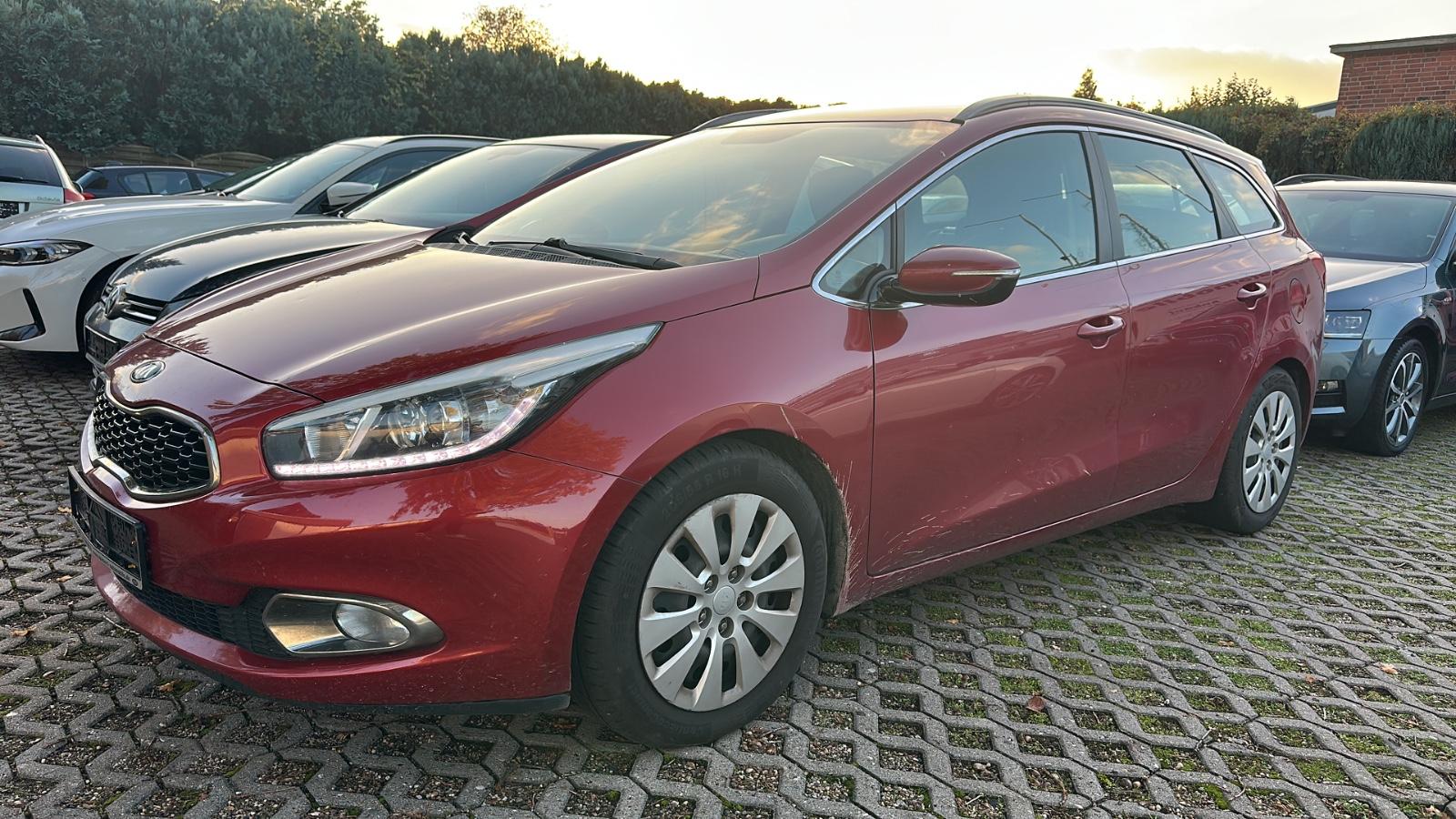Kia cee'd 2012 — interior