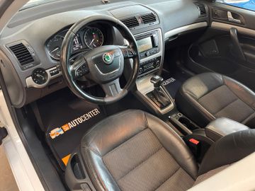 Skoda Octavia Combi Elegance DSG *NAVI*XENON*PDC*