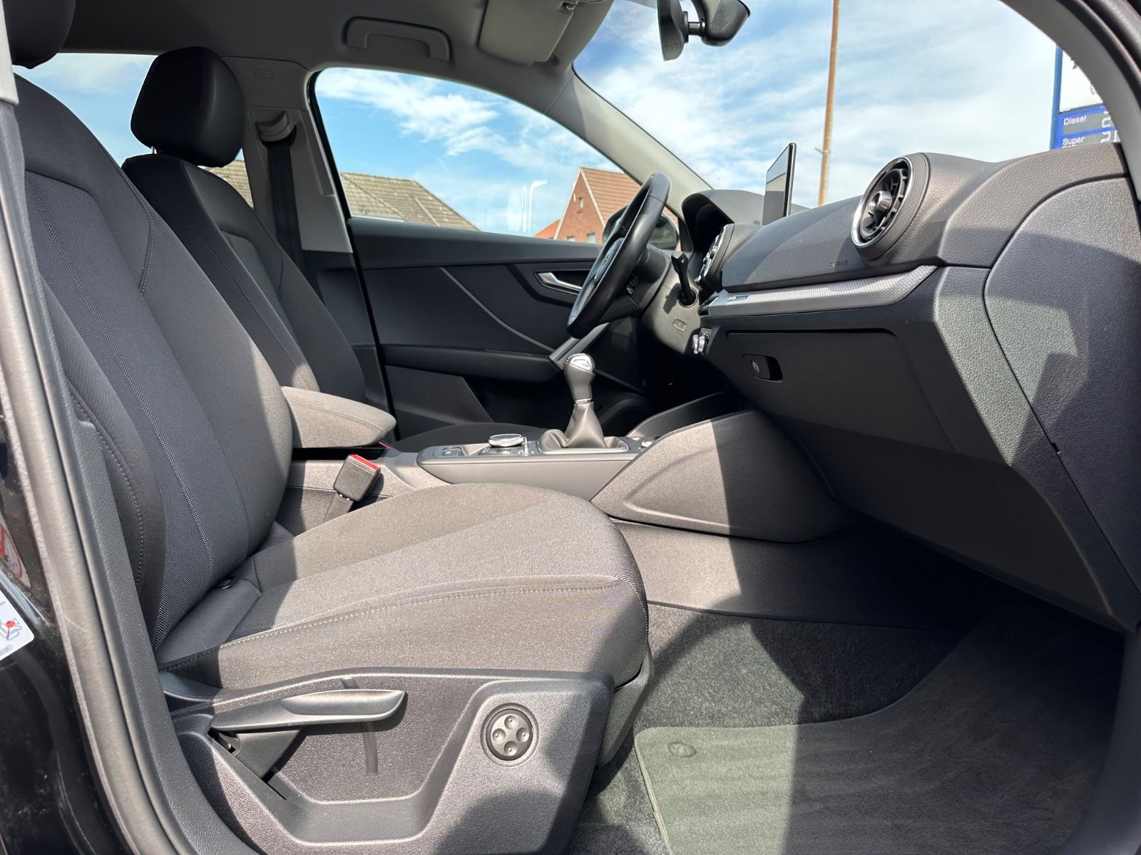 Fahrzeugabbildung Audi Q2 35 TFSI Navi/Virtual/APP/eHeck/RFK/PDC/LED