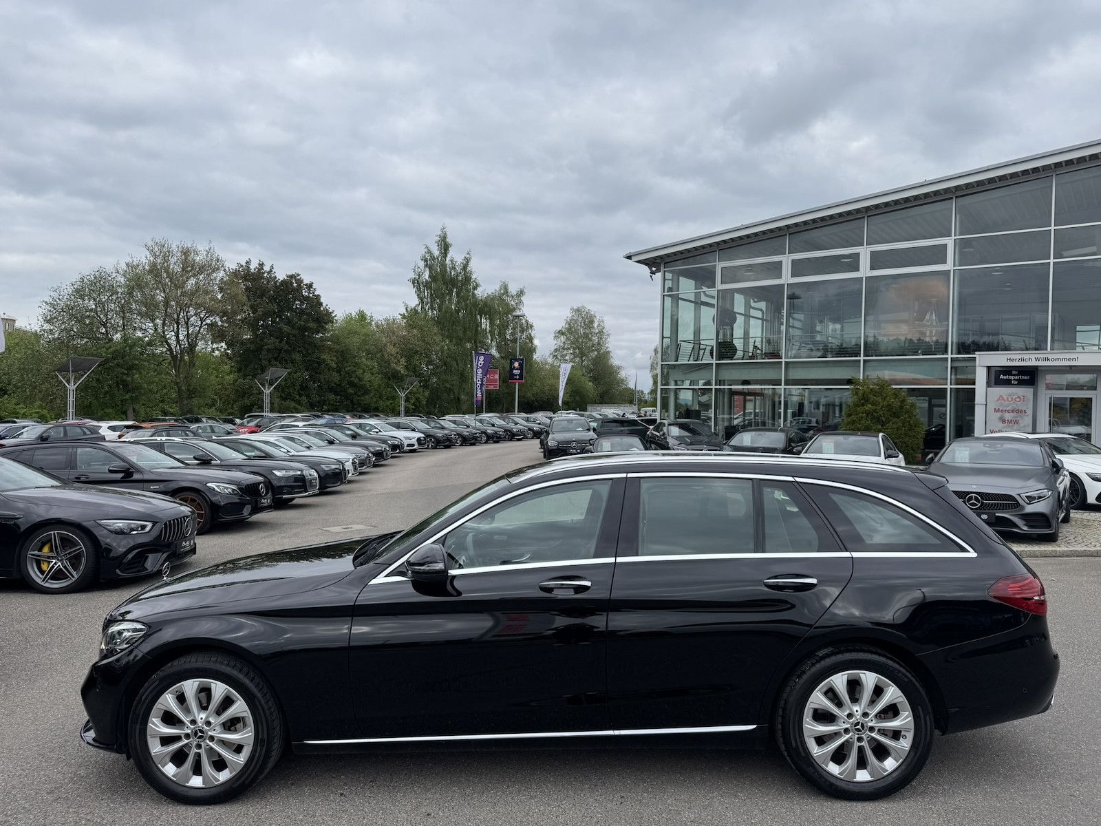 Mercedes-Benz C 220 d 4 MATIC T- MODELL/KAMERA/AHK/NAVI/1.HAND foto 3