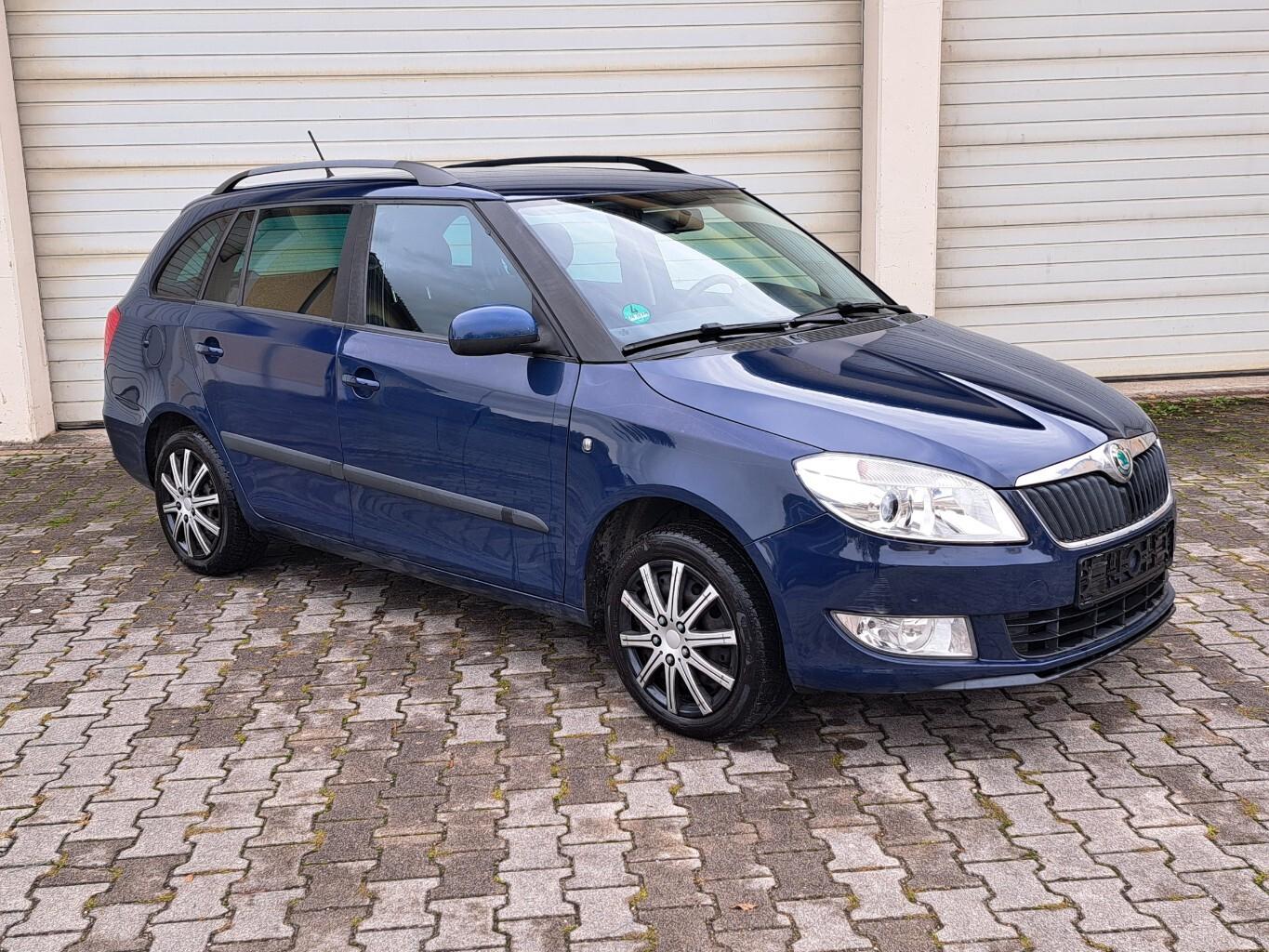Skoda Fabia 2012 — rear view