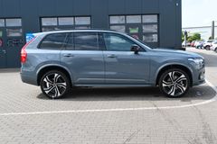 Fahrzeugabbildung Volvo XC90 B5 R-Design AWD *360*HU*STHZ*Pano*B&W