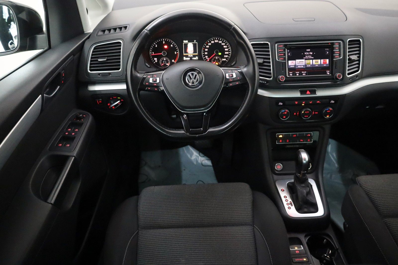 Fahrzeugabbildung Volkswagen Sharan Comfortline 7 Si,Navi,Xenon,SH,PDC,AHK el