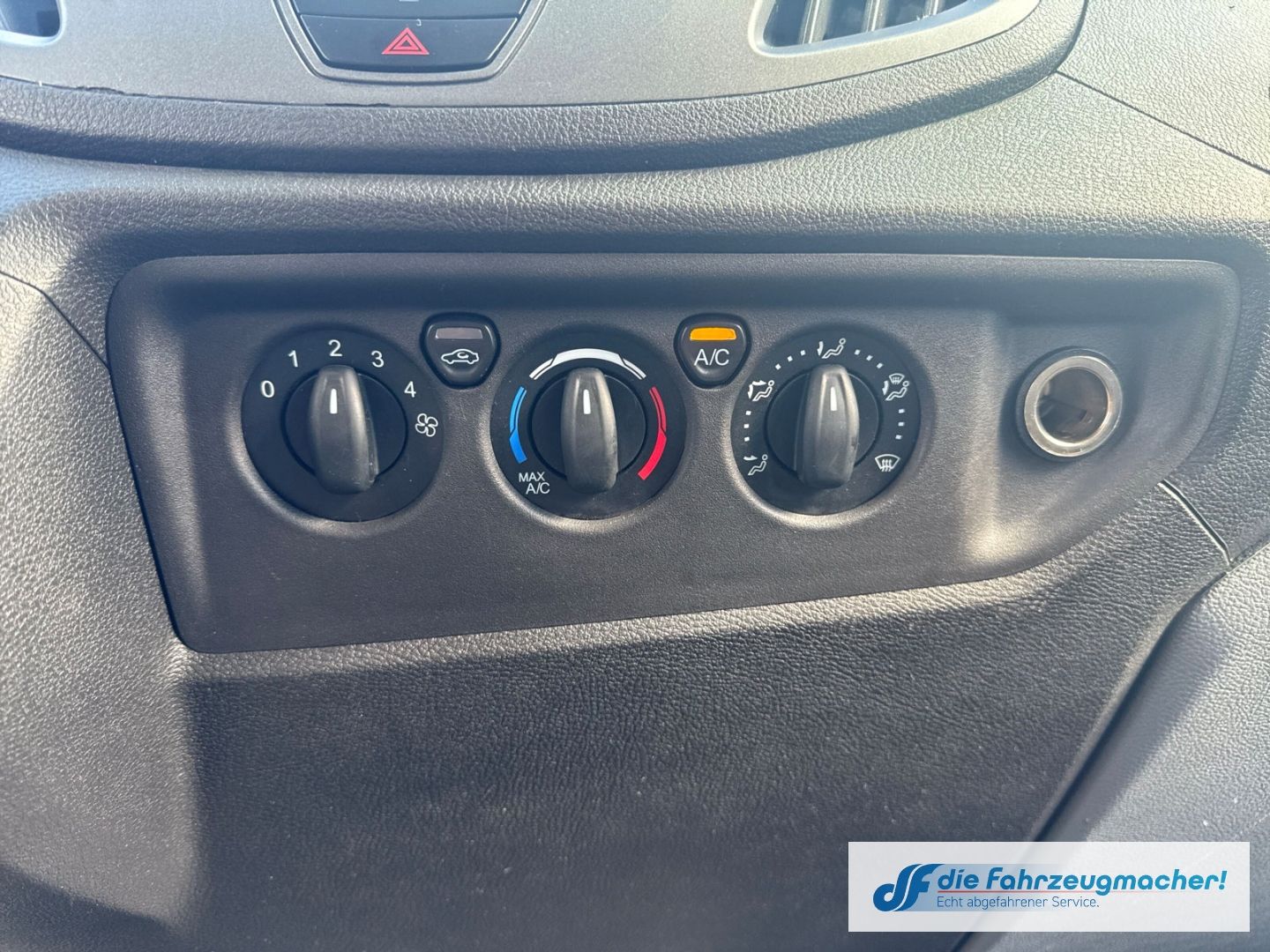 Fahrzeugabbildung Ford Transit Pritsche 310 L2 Doppelkabine 2.0 TDCi DP