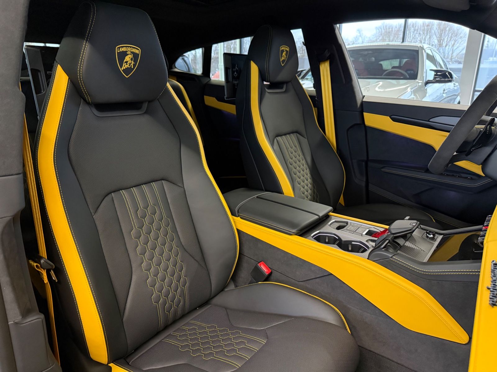 LAMBORGHINI Urus - 19
