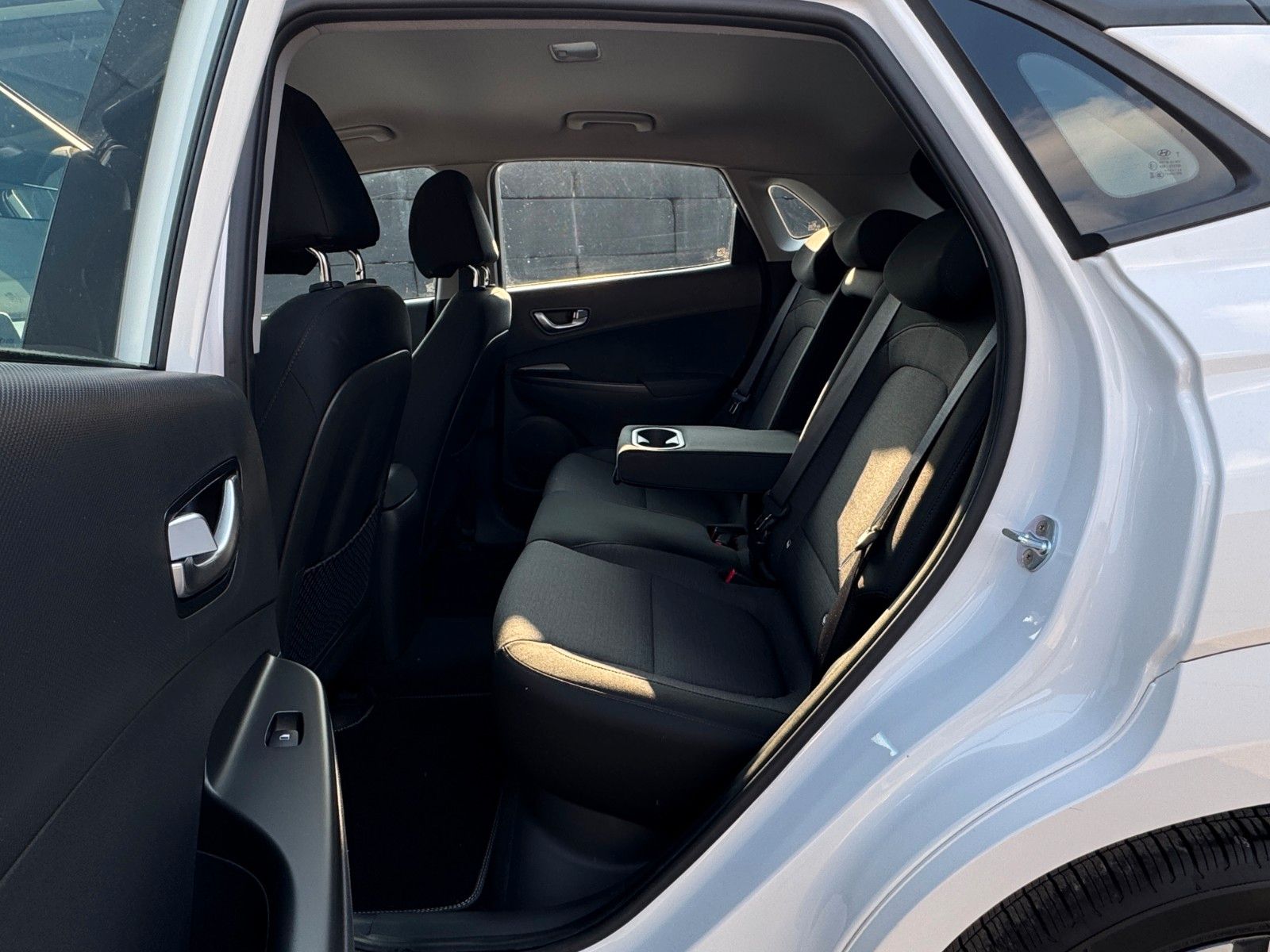 Fahrzeugabbildung Hyundai KONA E Select LKA ACC PDC SHZ LHZ Navi CarPlay