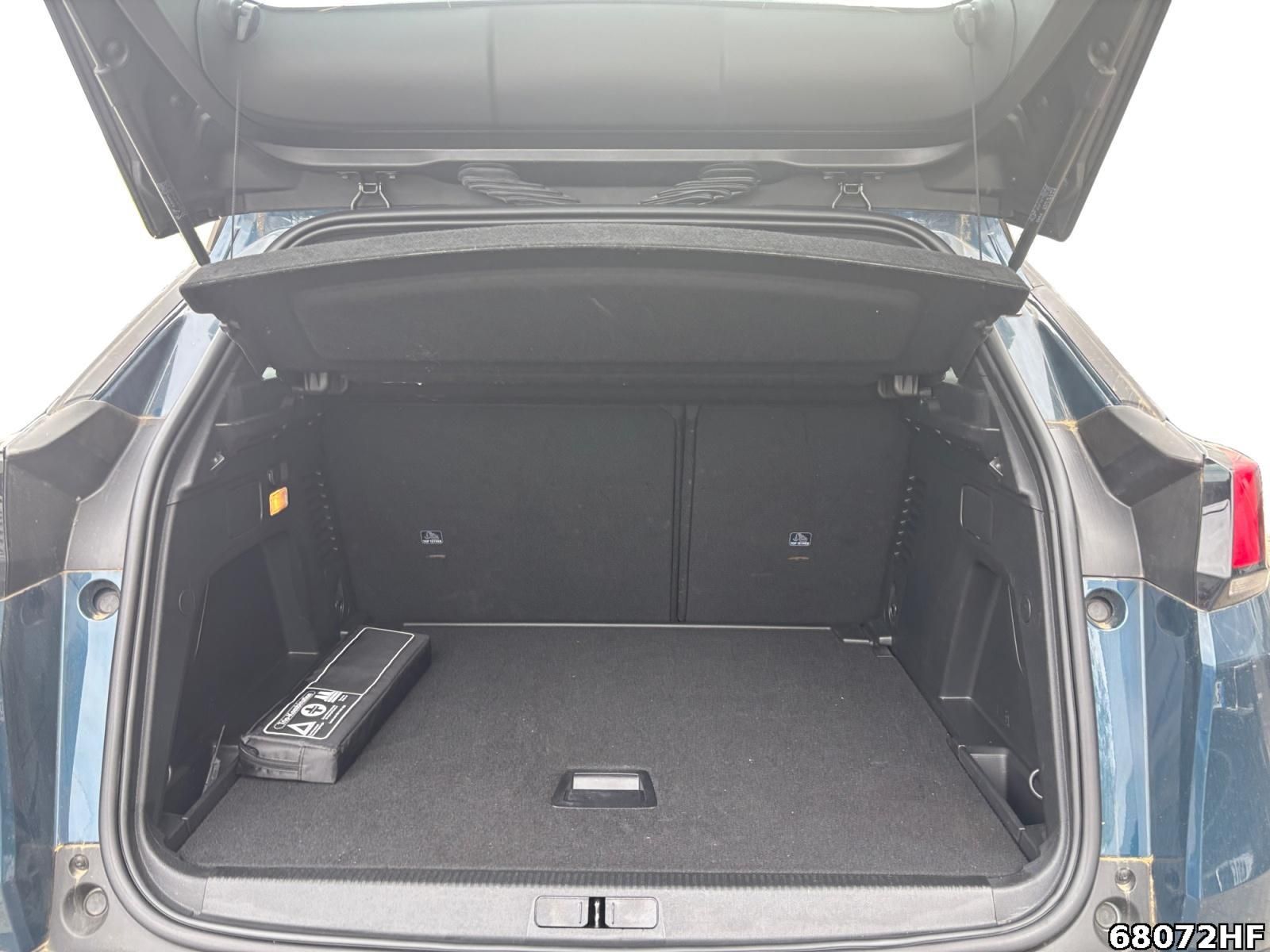 Fahrzeugabbildung Peugeot 3008 Active Mild-Hybrid +ALLWETTER+CARPLAY+LED+