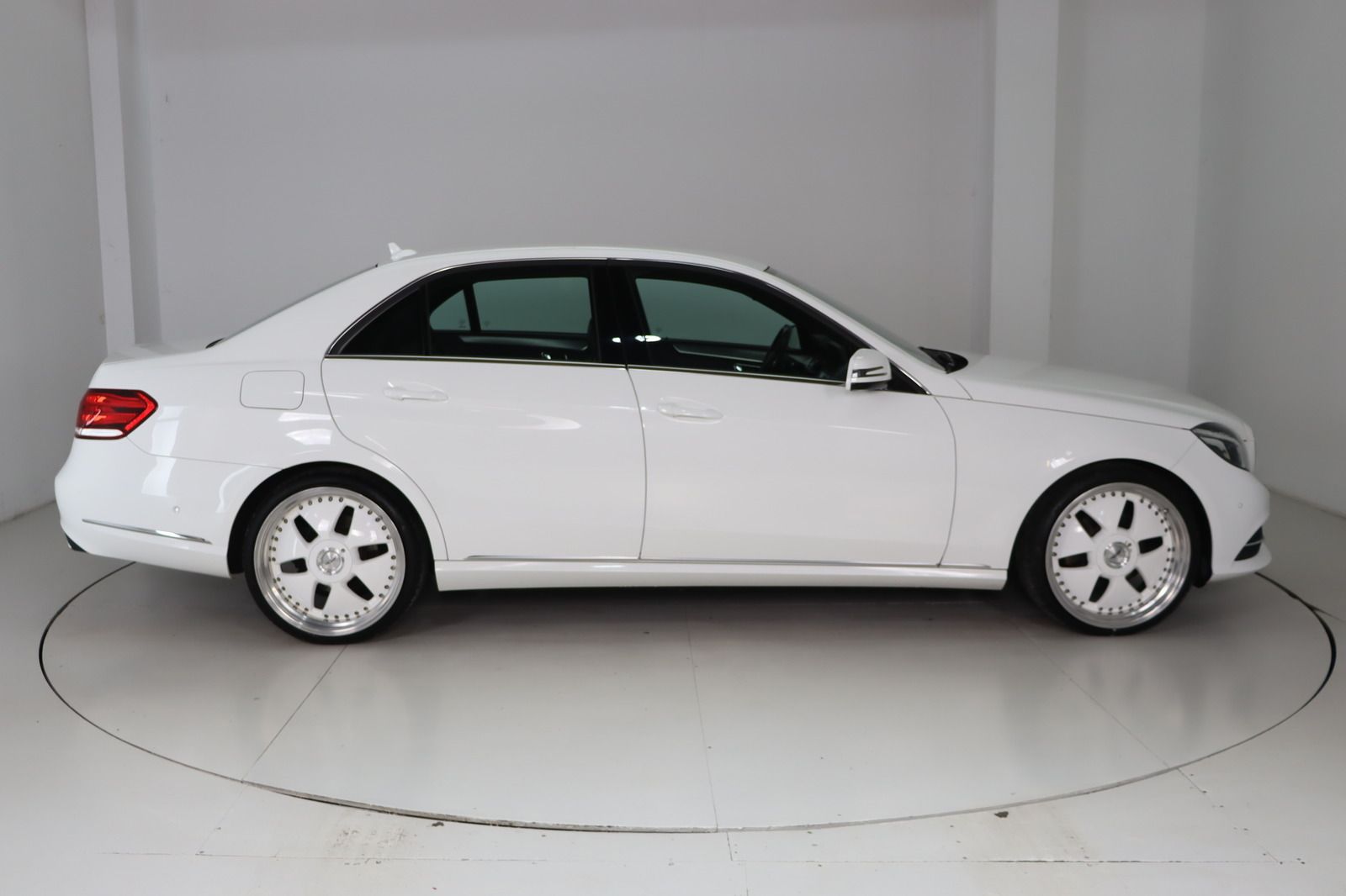 Fahrzeugabbildung Mercedes-Benz E 200 BlueTEC * LED * Navi * HU 03.2028 Avantgar
