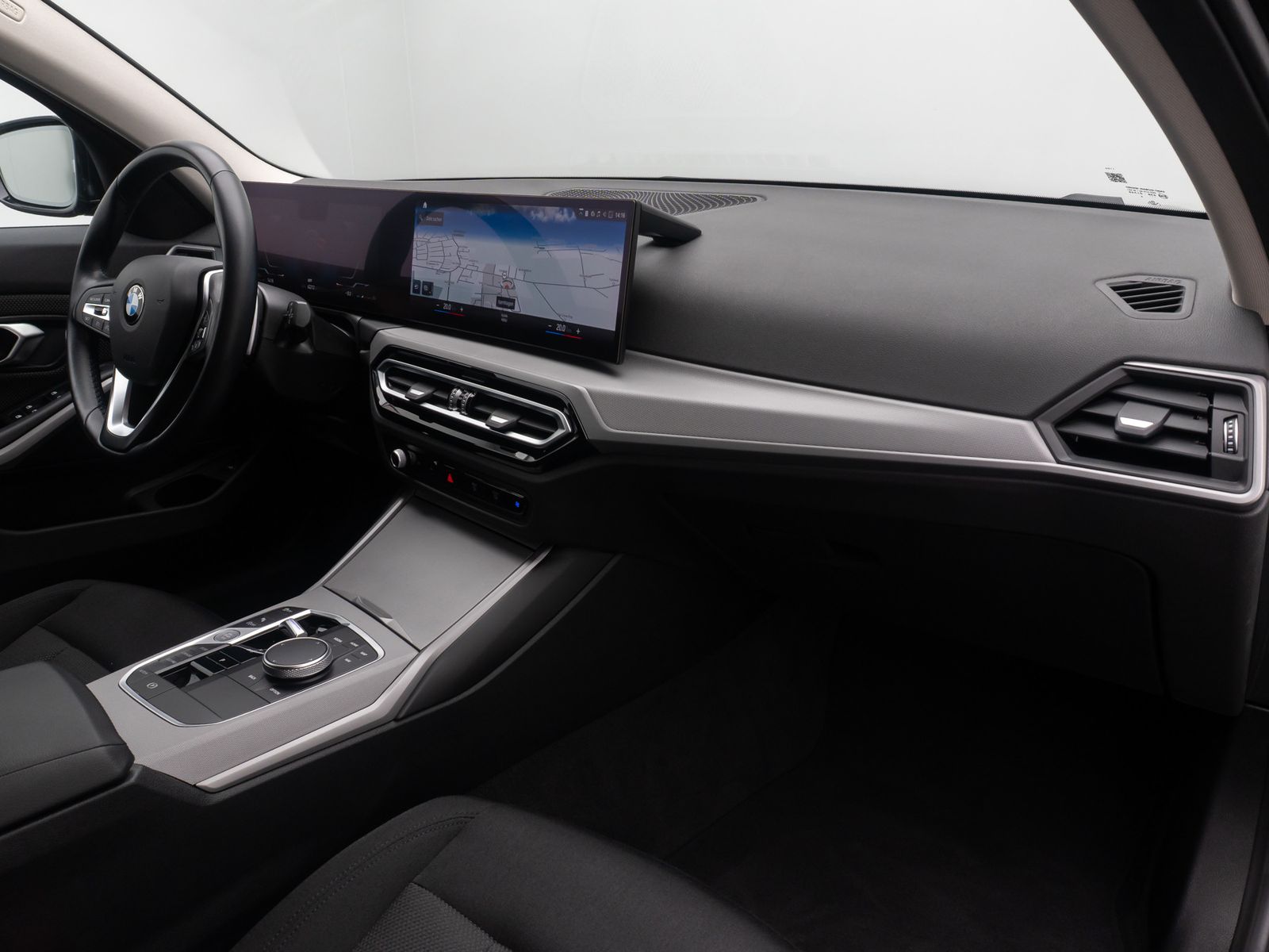 Fahrzeugabbildung BMW 318i GeschwindigReg DAB CockpitPlus PDC LED 17"