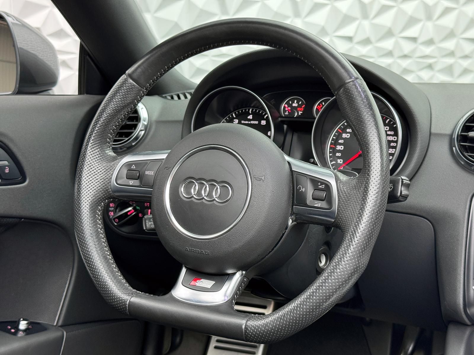 Fahrzeugabbildung Audi TT 2.0 TFSI QUATTRO/S-LINE/S-TRONIC/LIEBHABERSTK