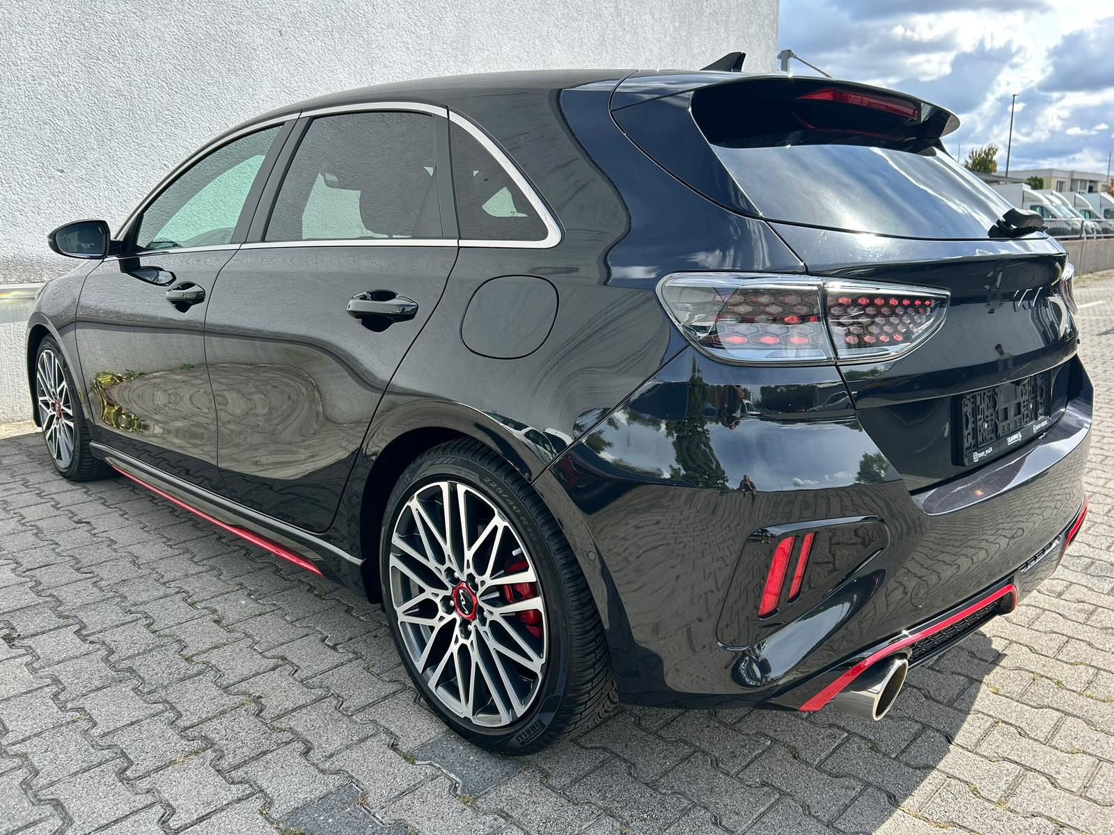 Kia Ceed GT 2.HD|AKPRAPOVIC|4xSHZ|KAMERA|18"|DIGITAL