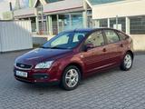 Ford Focus 1.6 Ghia + Anhängerkupplung / S... - Ford Focus aus 2006: Ghia