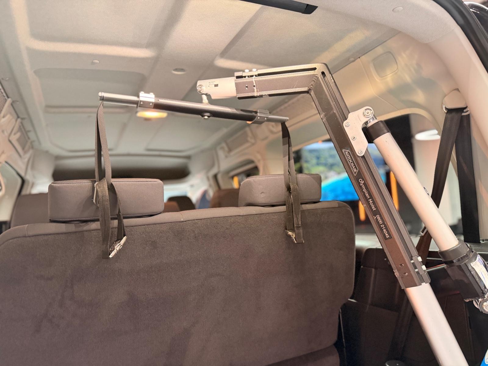 Volkswagen Caddy Maxi Kombi / Navi /7-Sitzer/Rollstuhl-Kran