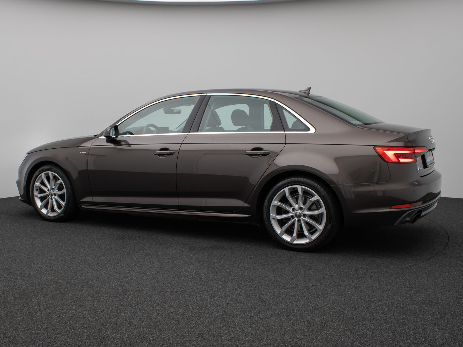 Fahrzeugabbildung Audi A4 2.0 TFSI Lim. Sport S Line Virtual AHK Tempom