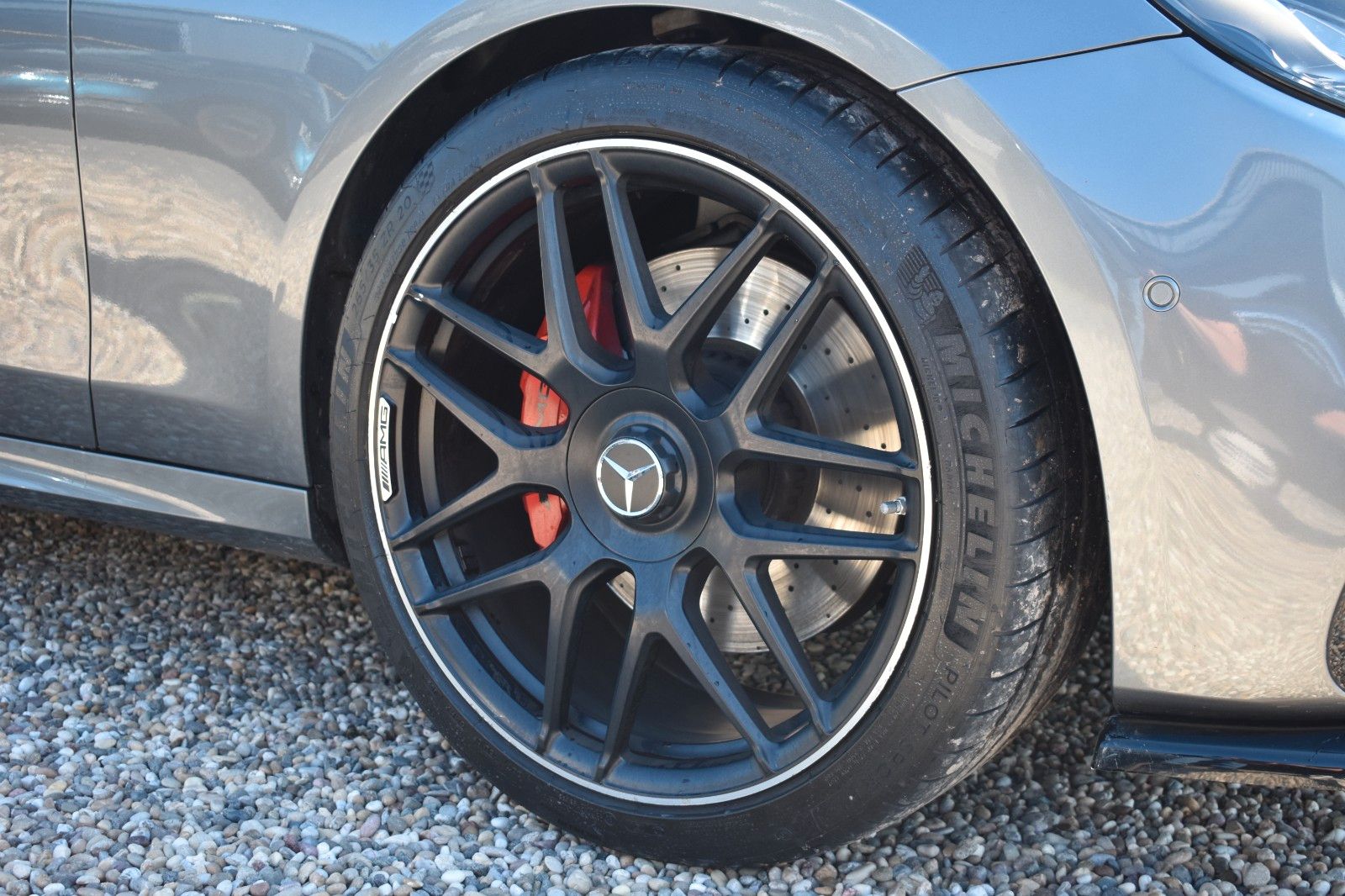 Fahrzeugabbildung Mercedes-Benz E 43 AMG Lim. 4Matic Nightp HUD Multibeam Panora