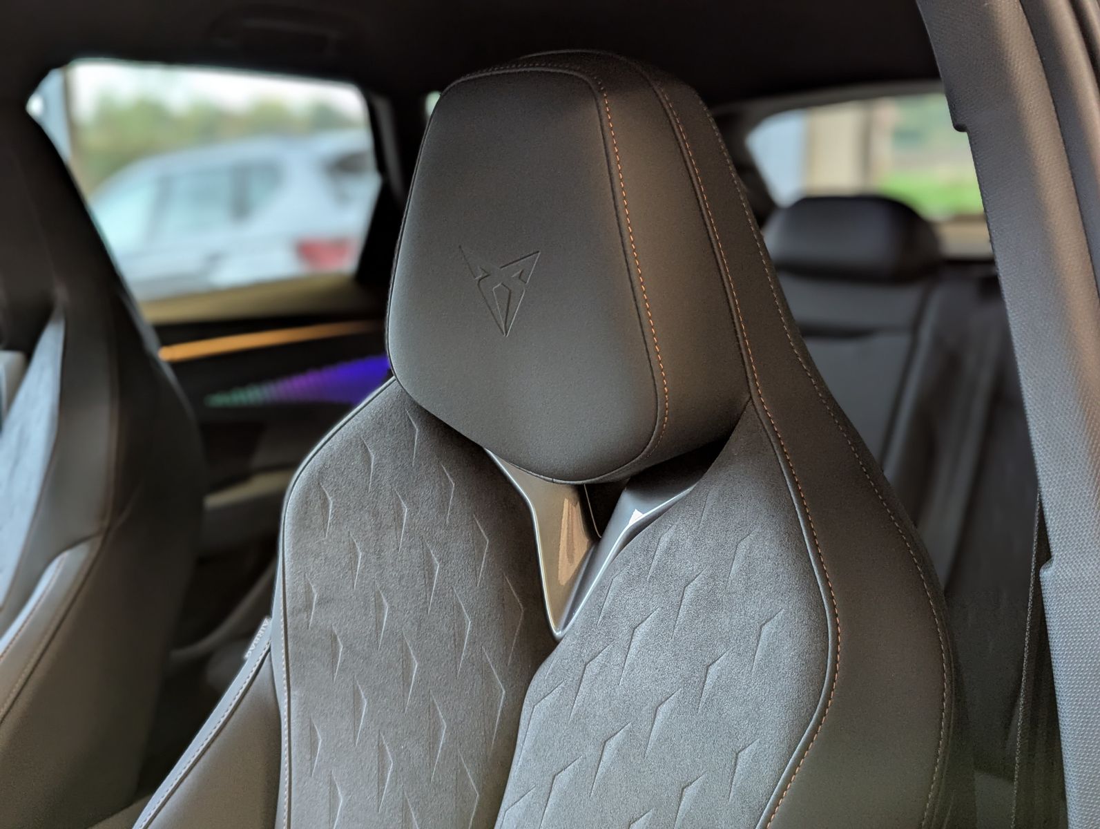 CUPRA Terramar 1.5 eTSI Sennheiser Edge-Paket HUD 19" - Image 23