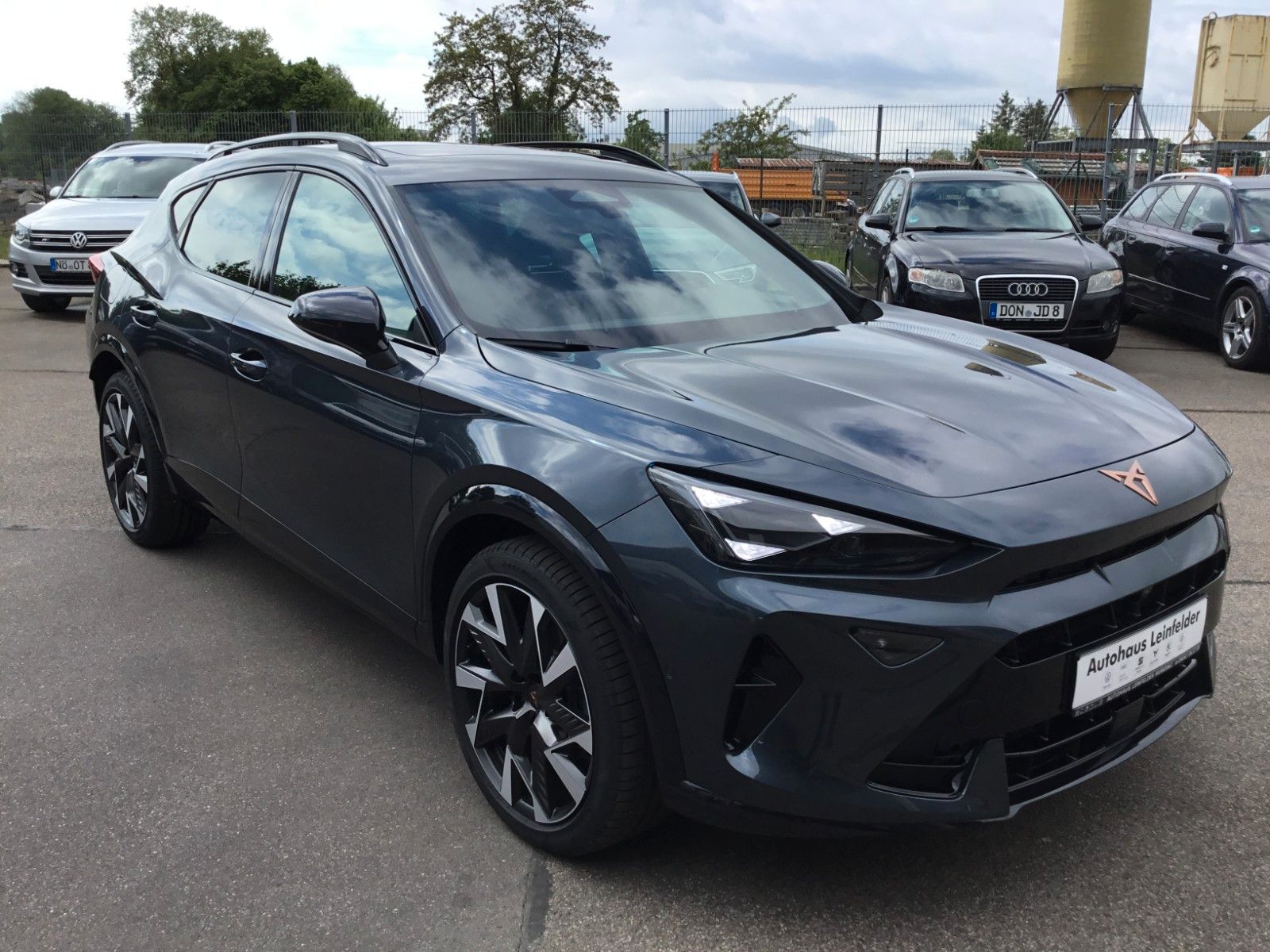 Fahrzeugabbildung CUPRA Formentor 2.0 TSI DSG 4WD+Pano+Matrix+AHK+19"