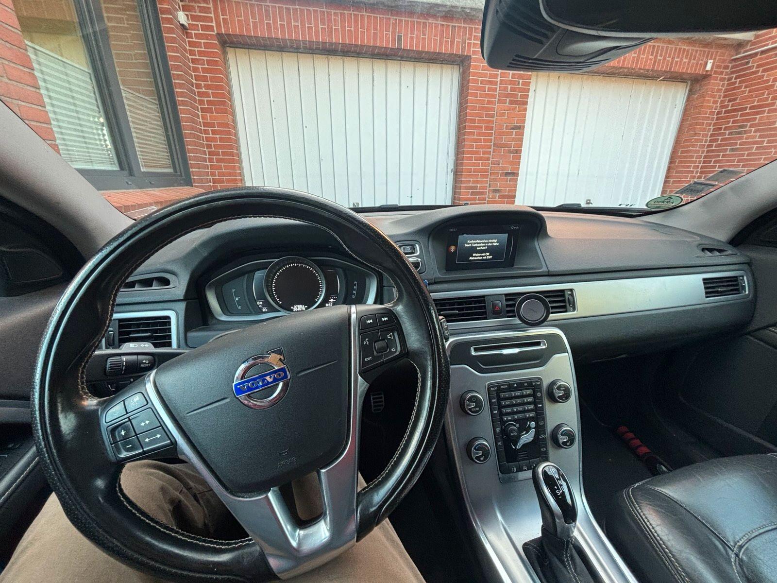 Volvo V70 2015 — rear view