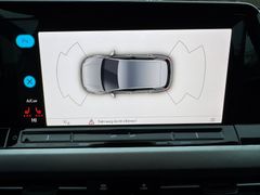 Fahrzeugabbildung Volkswagen Golf VIII Lim. Life Navi Massage Sitzh ACC Lane