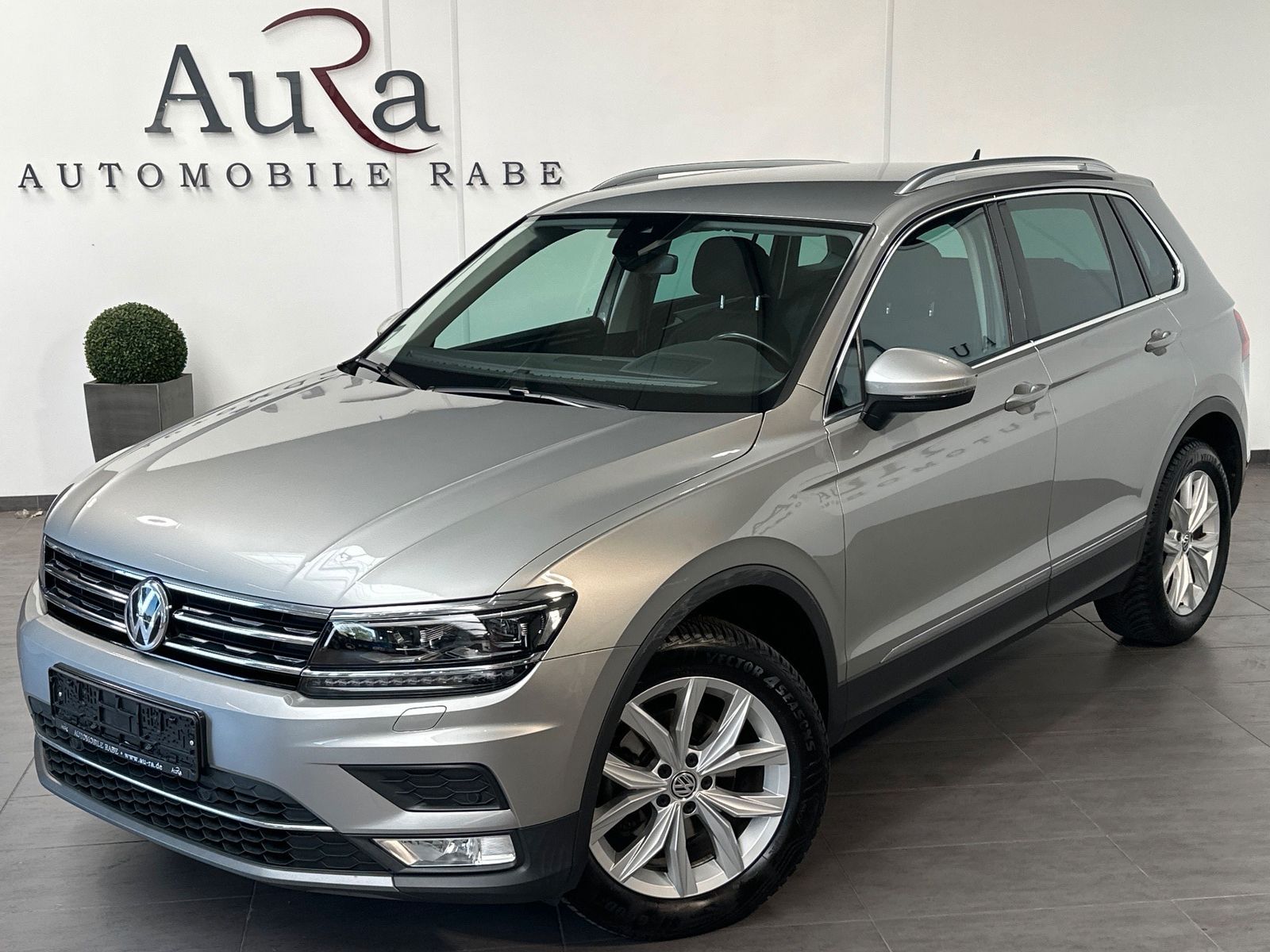 Fahrzeugabbildung Volkswagen Tiguan 1.4 TSI DSG 4M NAV+LED+SHZ+HUD+ACC+AHK