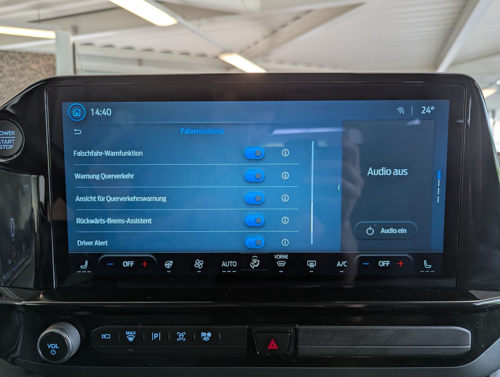 Fahrzeugabbildung Ford Tourneo Custom 320 Titaniu-X Leder Pano StHz AHK