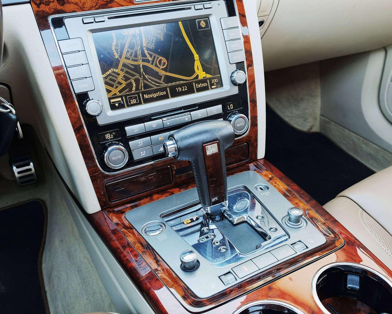 Volkswagen Phaeton TÜV Neu Kamera Navi Sitzheiz. LEDER Xeno