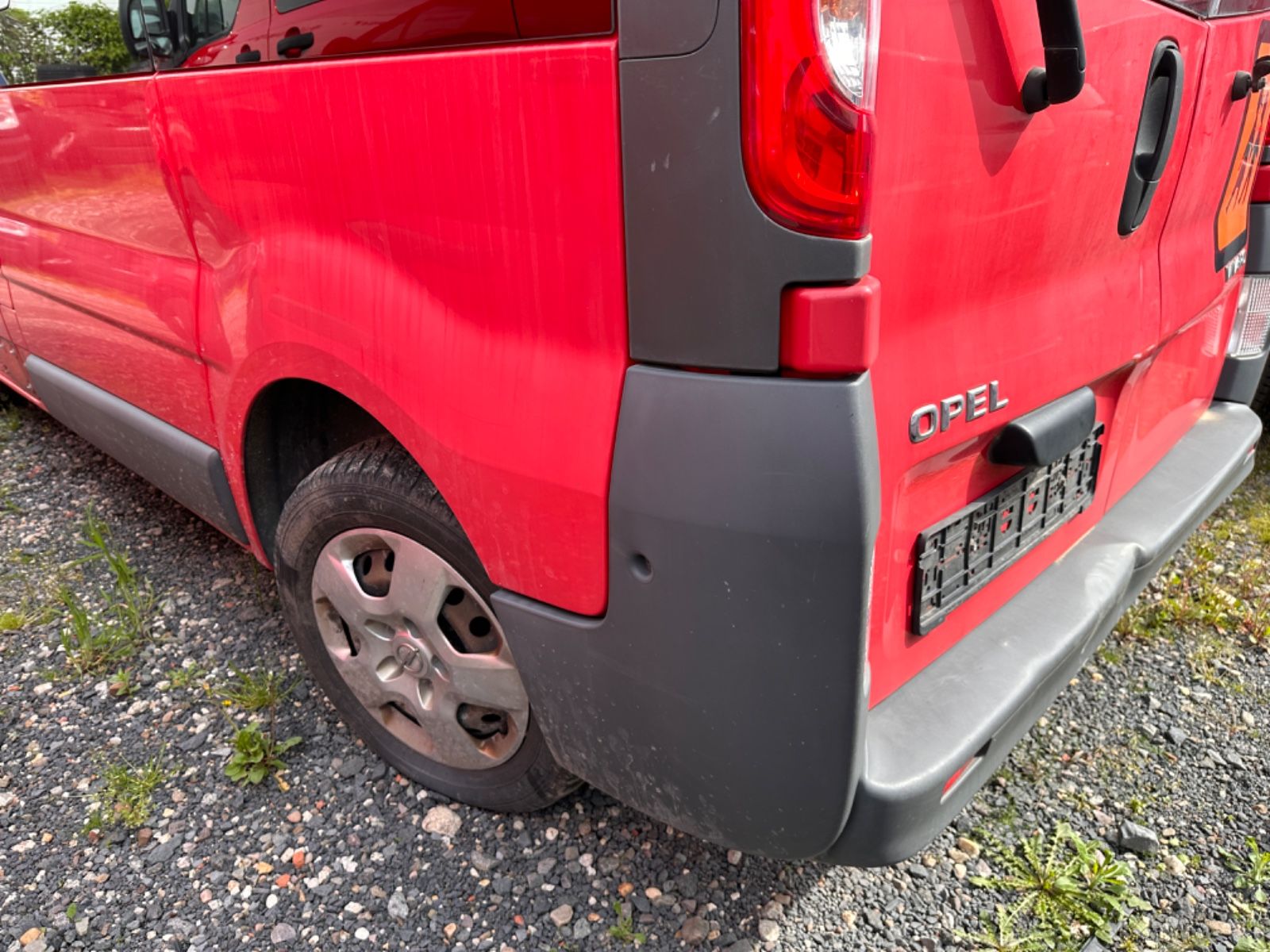 Fahrzeugabbildung Opel Vivaro Kombi 9 Sitzer L1H1 2,7t*Achsschaden*