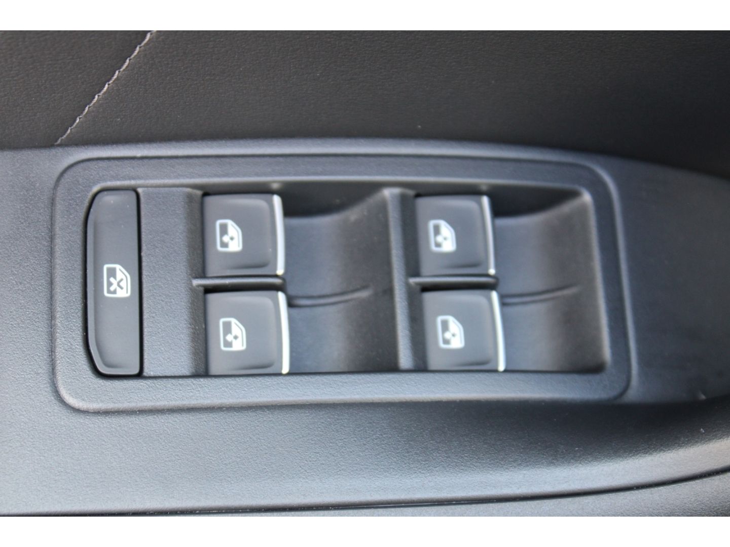 Fahrzeugabbildung SEAT Ateca 1.5 TSi FR ACC LED PDC RFK el. AHK Navi DA