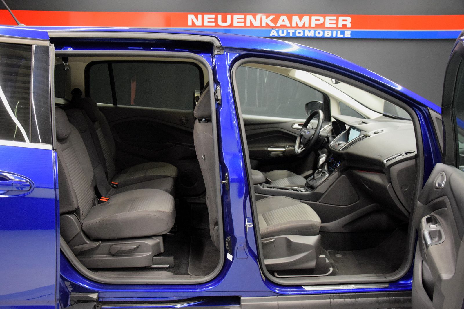 Fahrzeugabbildung Ford C-Max Titanium -defekte Kopfdichtung-Motor läuft