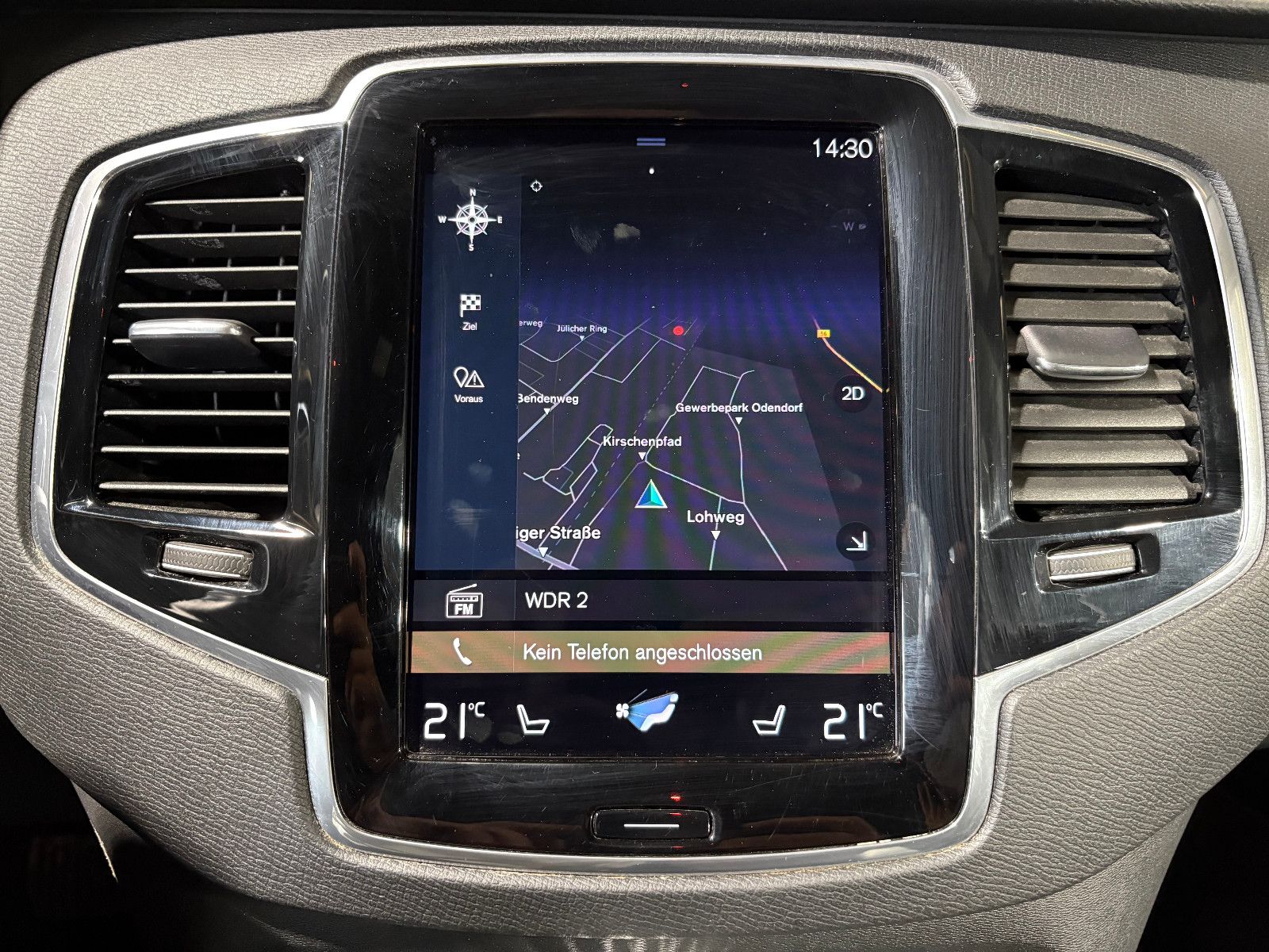 Fahrzeugabbildung Volvo XC90 Momentum AWD/NAVI/KAMERA/APPLE/KLIMA/SHZ