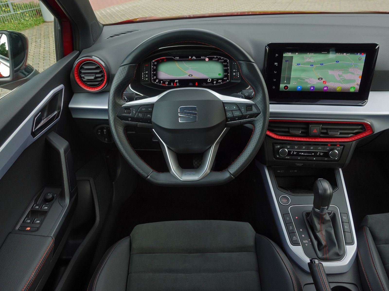 Fahrzeugabbildung SEAT Arona 1.5 TSI DSG FR Full Link ACC RFK DINAMICA