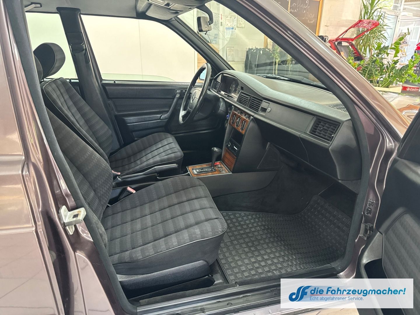 Fahrzeugabbildung Mercedes-Benz 190 Oldtimer Memory Sitze e-Sitze Klima el.SP eF
