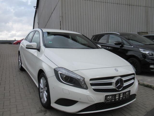 Mercedes-Benz A 180 A-Klasse AUT. BlueEffic.-Navi-Kamera-Leder