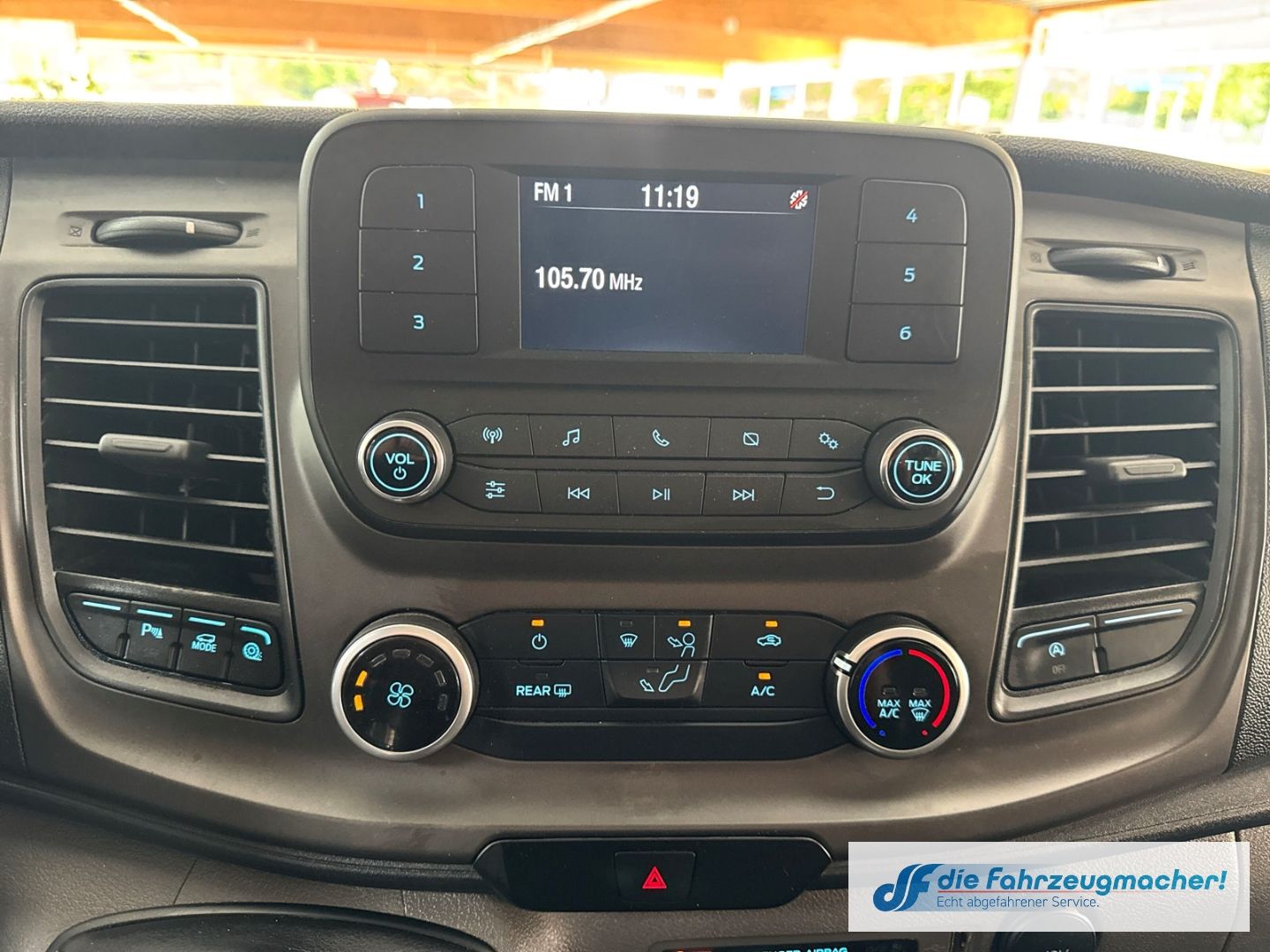 Fahrzeugabbildung Ford Transit Custom 320 L2 Trend 2.0 TDCi EU6d Dyn. K