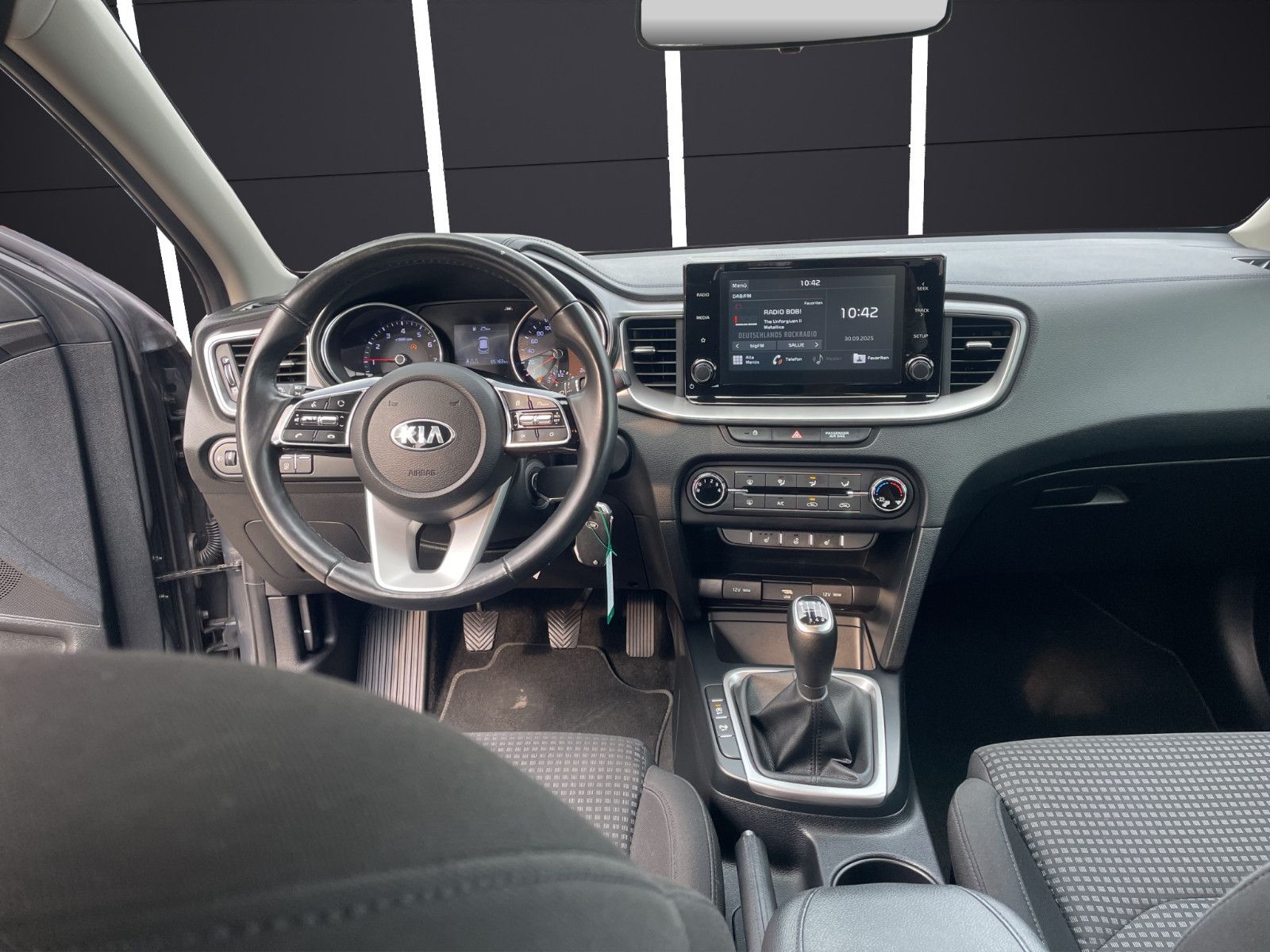 Fahrzeugabbildung Kia ceed*Apple CarPlay*Emotion Paket*Winter Paket