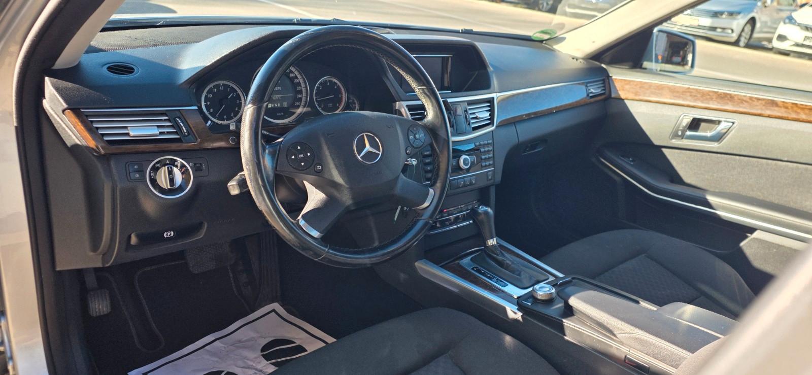 Mercedes-Benz E200 2010 — photo 15