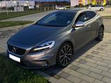 Volvo V40 D4 Geartronic R Design - Volvo V40 von privat