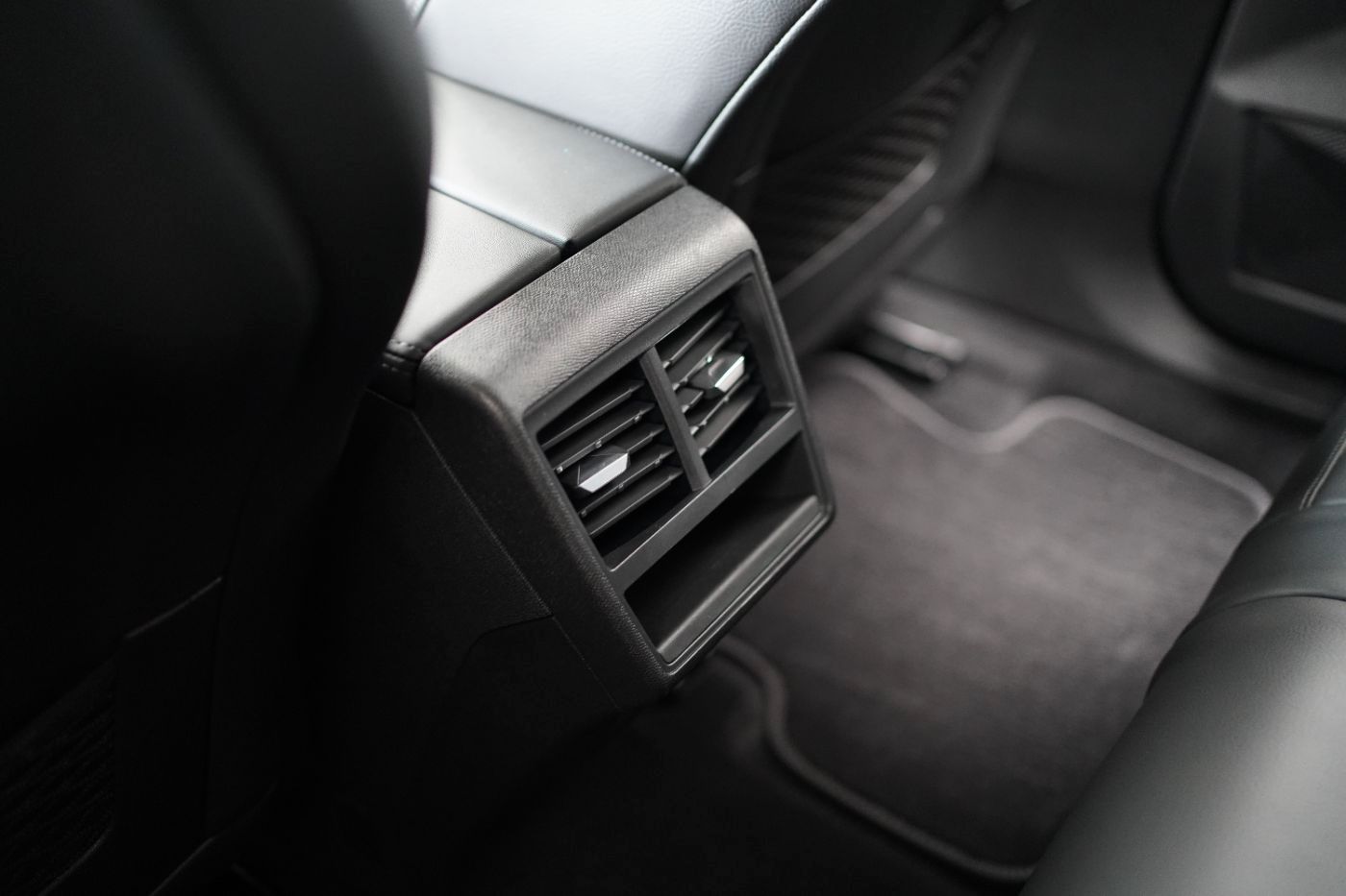 Fahrzeugabbildung DS Automobiles DS7 BlueHDi 130 EAT8 Rivoli Automatik Leder Navi