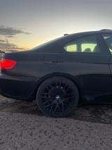 BMW 320i Coupé - - BMW 320 aus 2011: Coupe, 320i