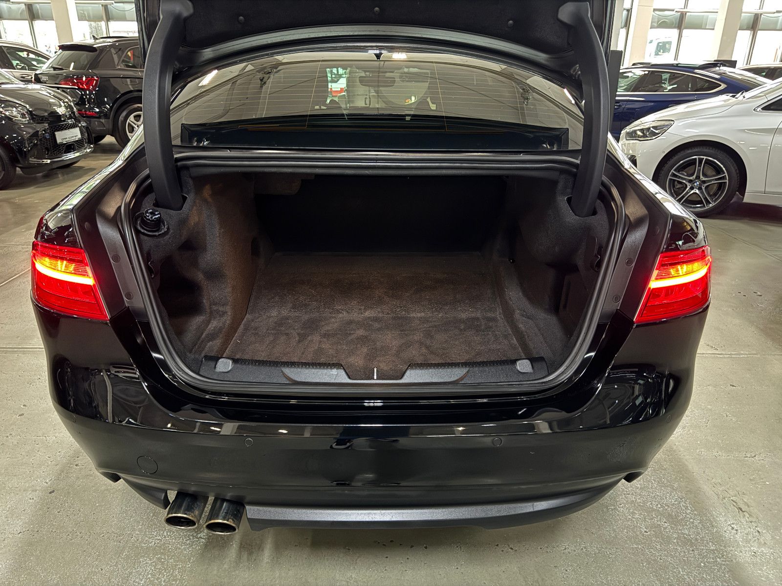 Fahrzeugabbildung Jaguar XE 2.0 d 8GT LANDMARK R-SPORT BLACK EDITION VOLL