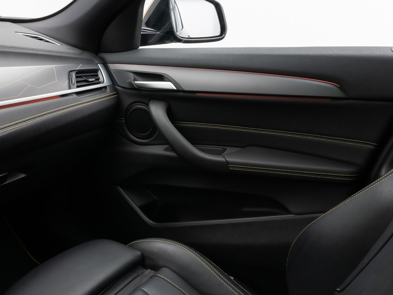 Fahrzeugabbildung BMW X2 sD18i M Sport Edition Panorama Kamera 19Zoll