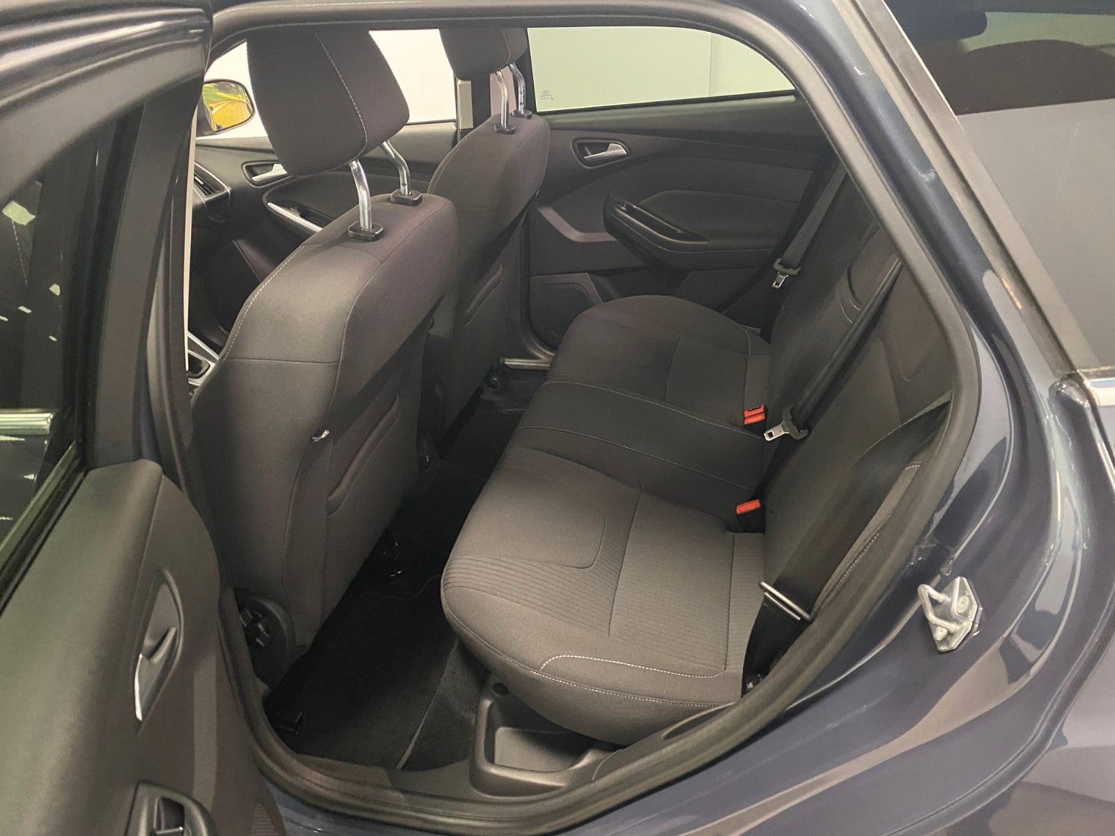 Fahrzeugabbildung Ford Focus 1.6 TDCi Titanium Turnier+NAVI+TELEFON+ALU