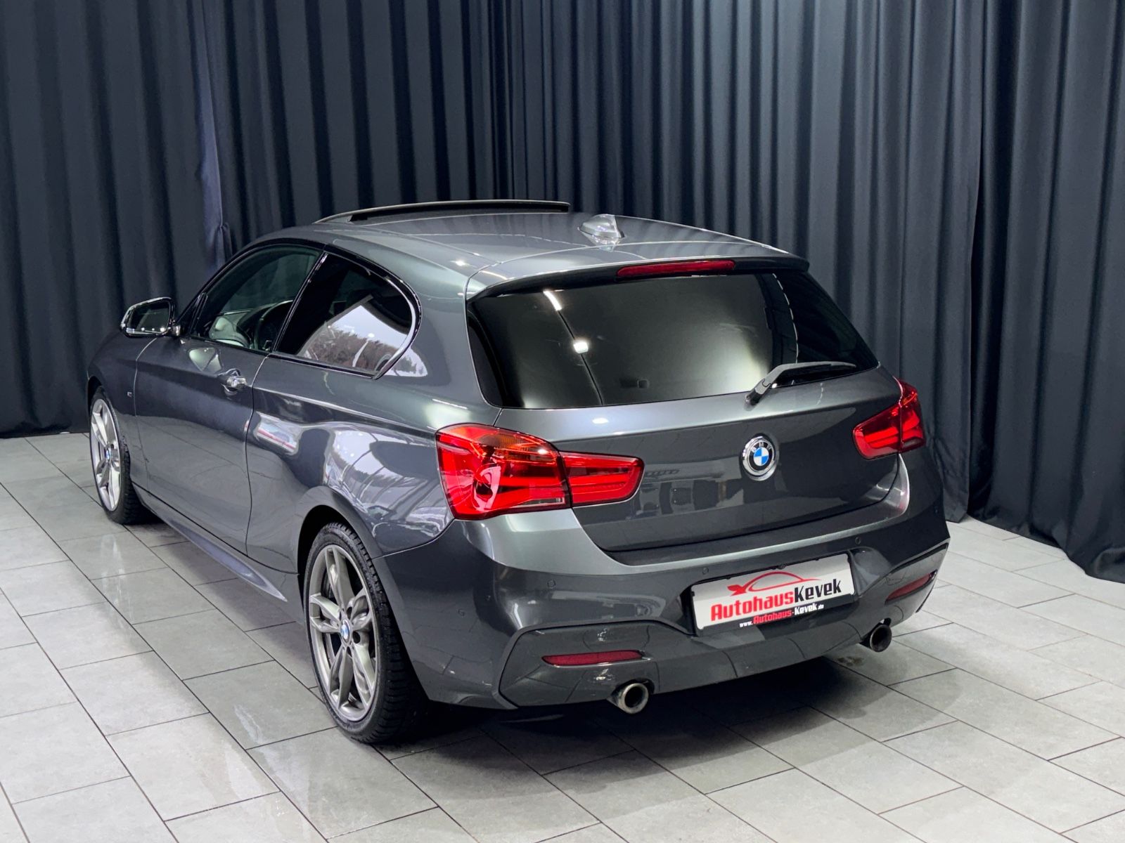 Fahrzeugabbildung BMW M135 i xDrive|AUTOMATIK|H&K|NAVI|KAMERA|