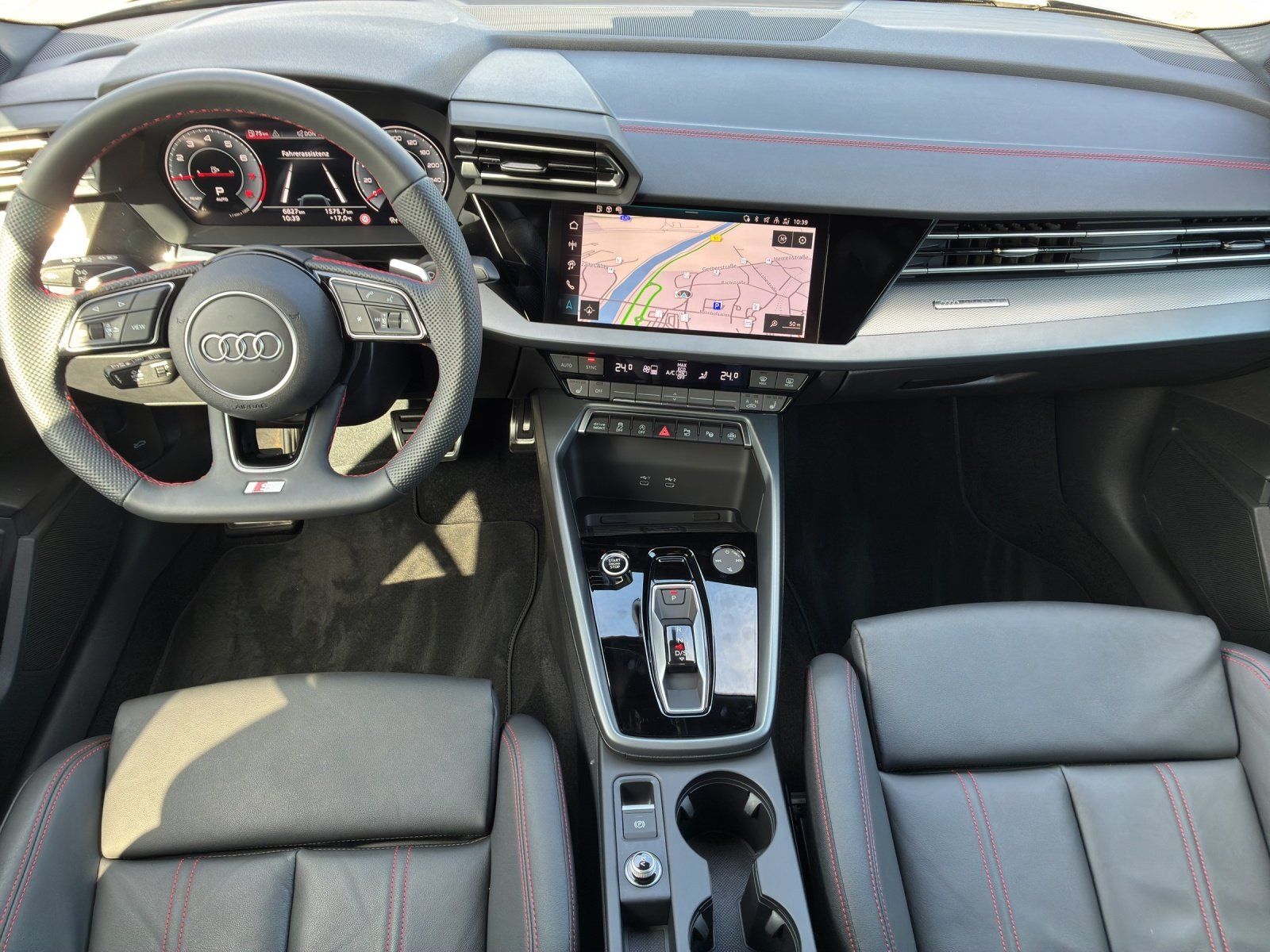 Fahrzeugabbildung Audi A3 Limousine 1.5 TFSI S-Line AHK,Kamera,LED,PDC