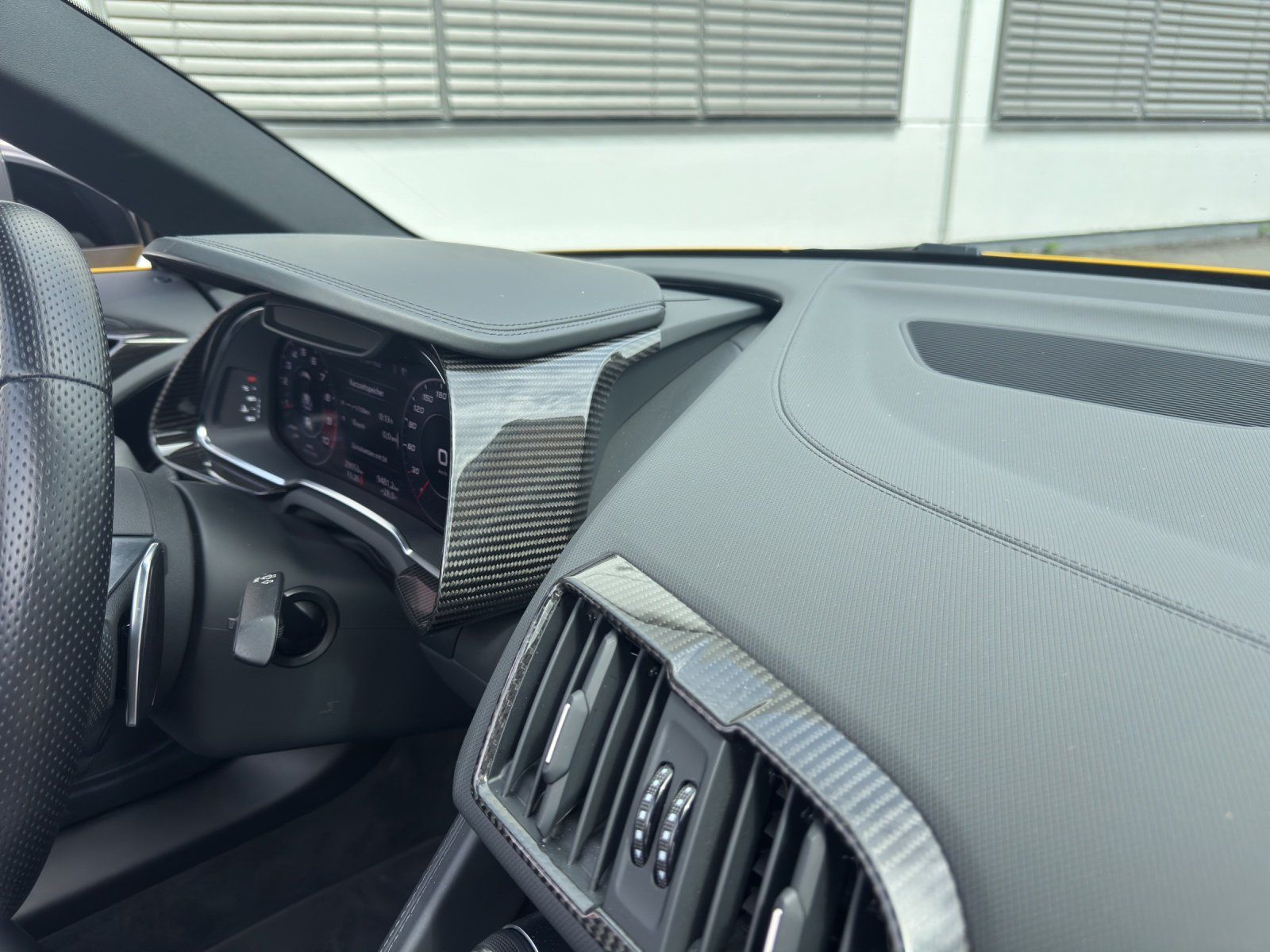 Fahrzeugabbildung Audi R8 5.2 FSI quattro Spyder Performance/CARBON/B&O