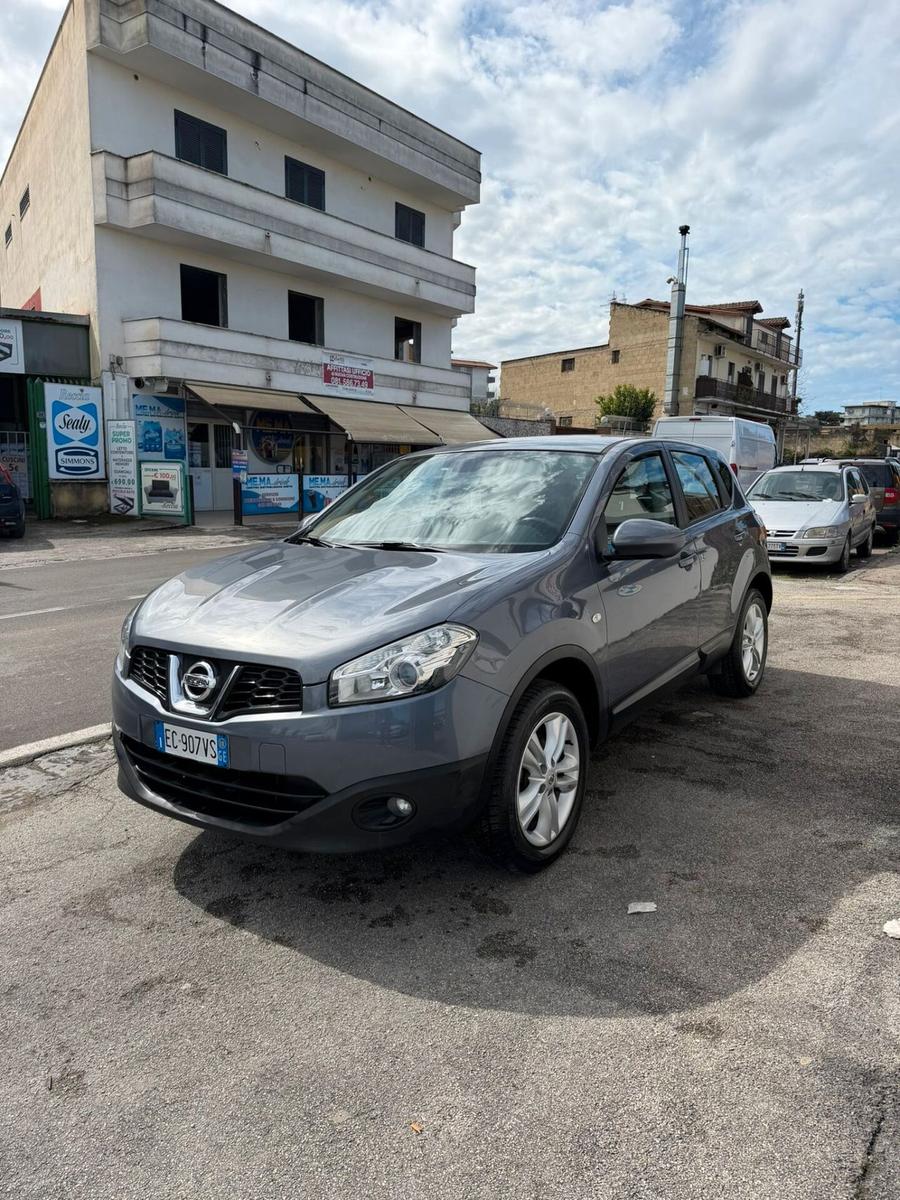 Nissan Qashqai 2010 — салон